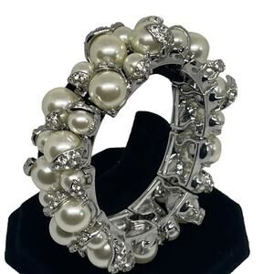 Silver Tone Faux Pearl Crystal Bracelet Stunning Women's Fashion Elegant Chic